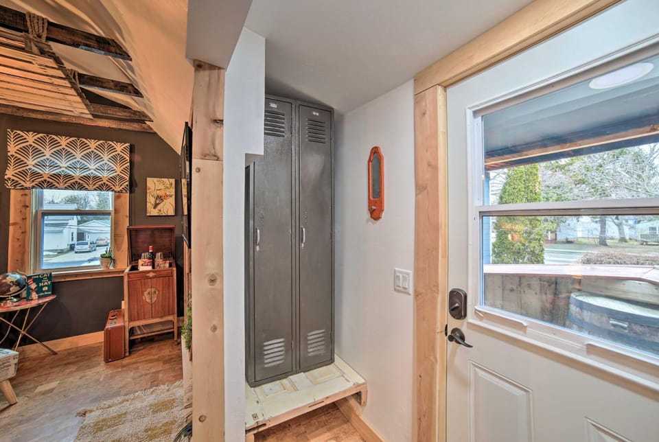 Steps to Waterfront & Dtwn: Sturgeon Bay Escape! Apartment in Sturgeon Bay