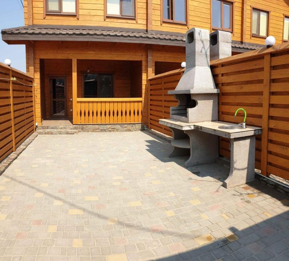 Facade/entrance, BBQ facilities, Decorative detail