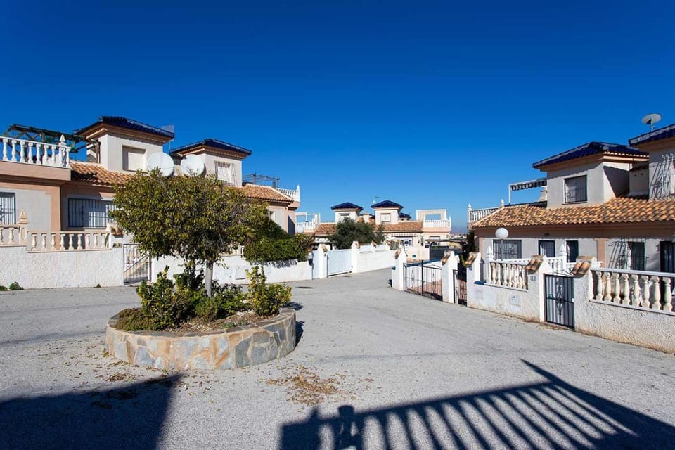 Neighbourhood, Street view