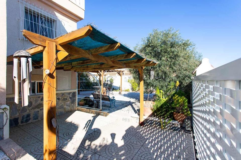 Property building, Facade/entrance, Garden, On site