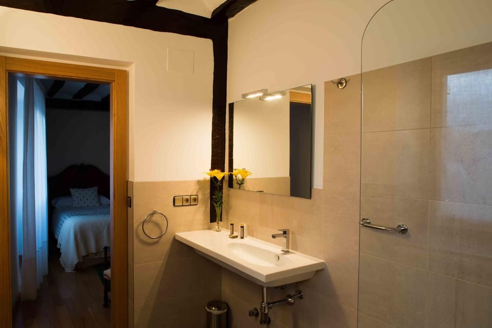 Bathroom, Decorative detail