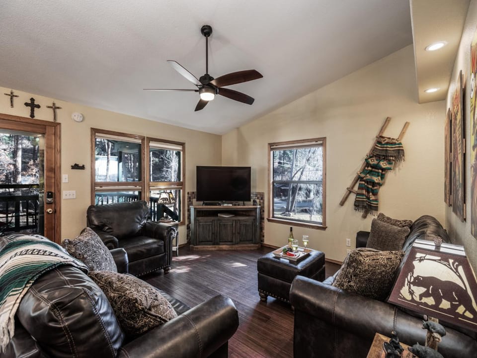 TV and multimedia, Living room, Seating area, furniture