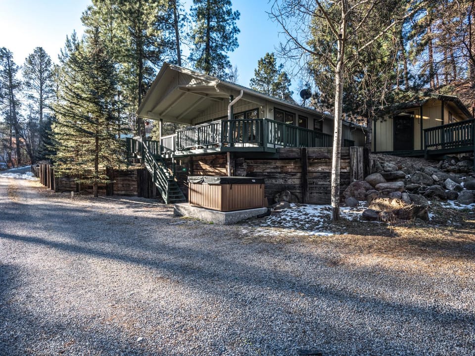 Property building, Natural landscape, Garden, Hot Tub, Balcony/Terrace, Parking