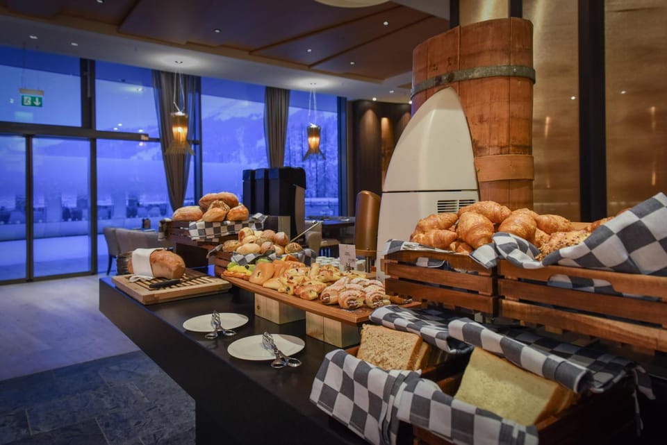 Continental breakfast, Buffet breakfast