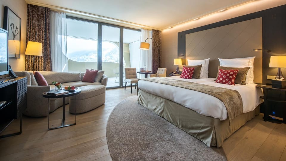 TV and multimedia, Balcony/Terrace, Photo of the whole room, Seating area, Bedroom, Mountain view