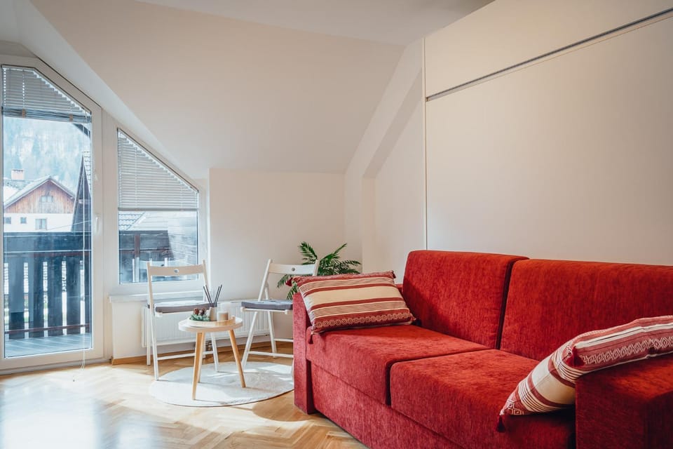 Day, Winter, Living room, Photo of the whole room, Seating area, Bedroom, On site