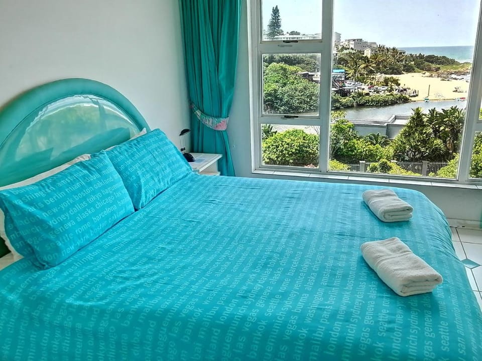 Bed, towels