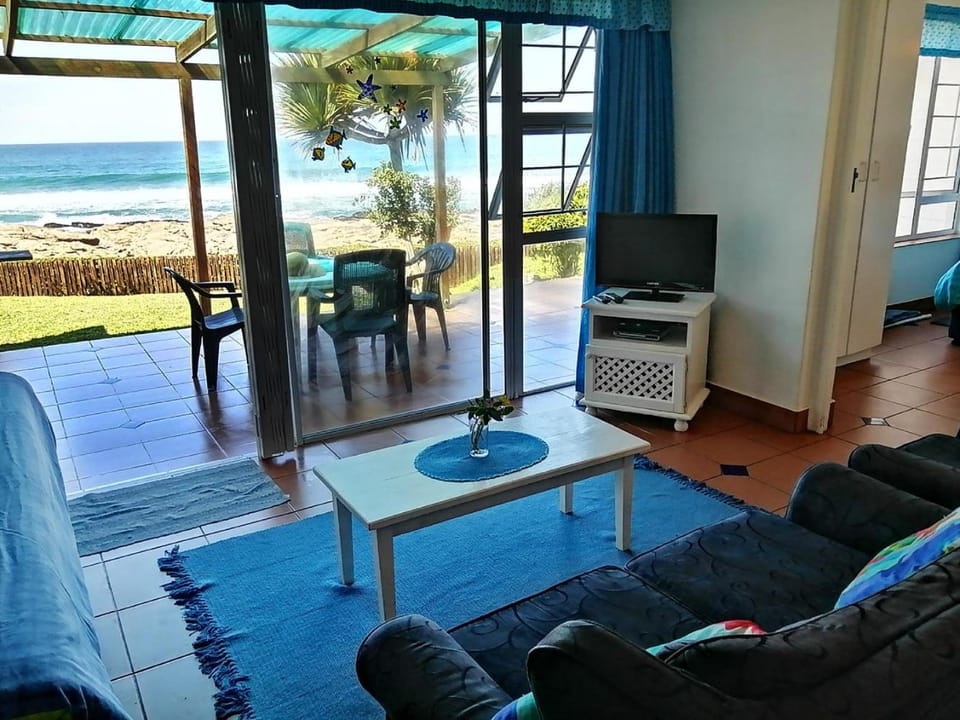 Communal lounge/ TV room, TV and multimedia, Living room, Dining area, Sea view