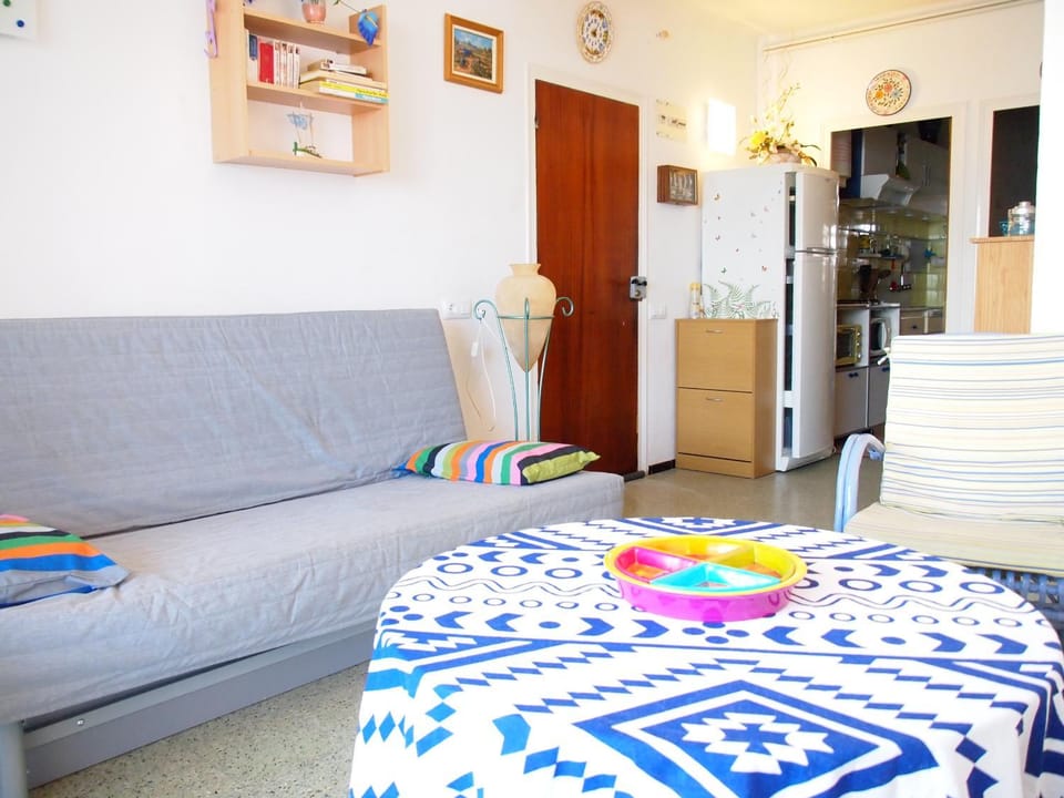LA PLAGE 30A Apartment in Roses