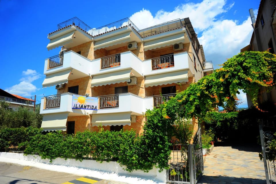 Patio, Communal lounge/ TV room, Facade/entrance, BBQ facilities, Children play ground, Garden, Balcony/Terrace, Lobby or reception, Lounge or bar, Beach, Evening entertainment