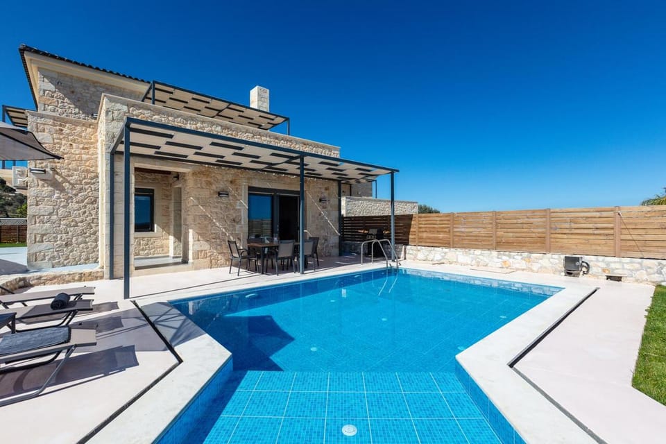 Property building, Swimming pool, Swimming pool