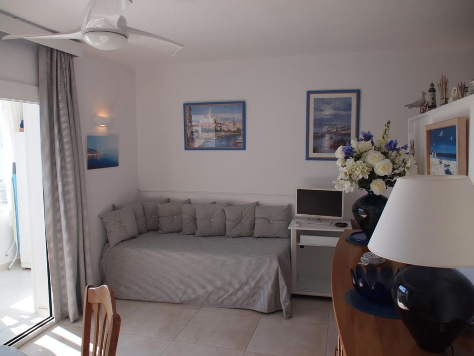 MIRAMAR 28A Apartment in Roses