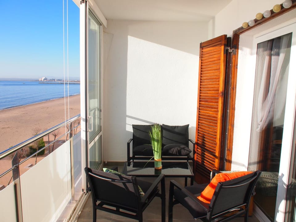 LA PLAGE 29A Apartment in Roses