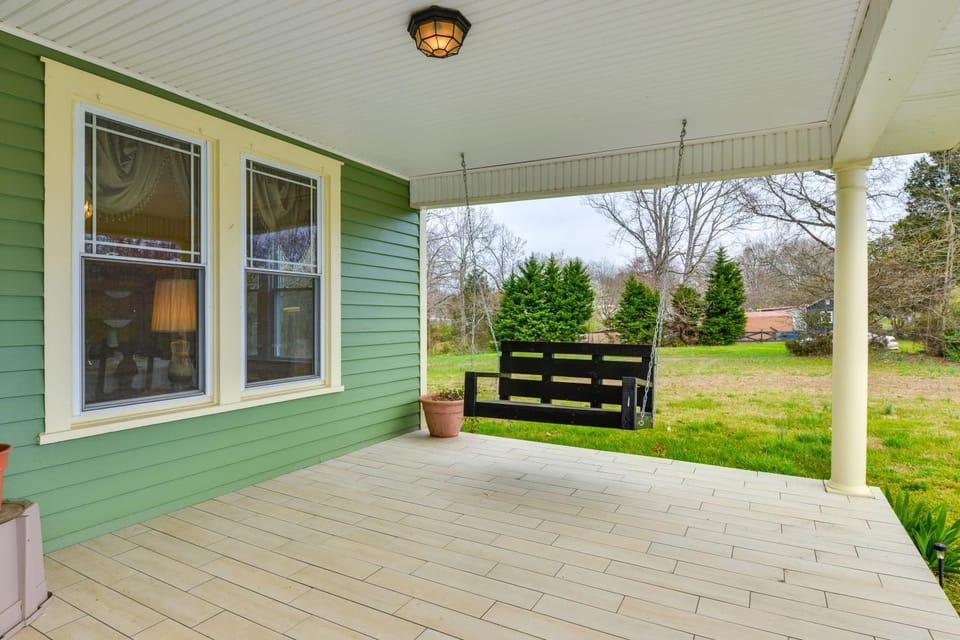 Elegant + Spacious Retreat ~ 18 Mi to Lake Norman! House in North Carolina