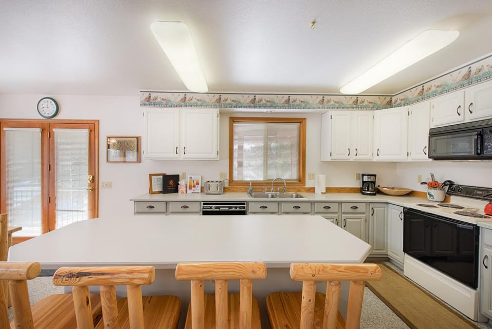 Hilltop Lodge by Casago McCall - Donerightmanagement House in McCall