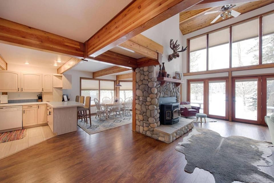 Fairway Lodge by Casago McCall - Donerightmanagement House in McCall