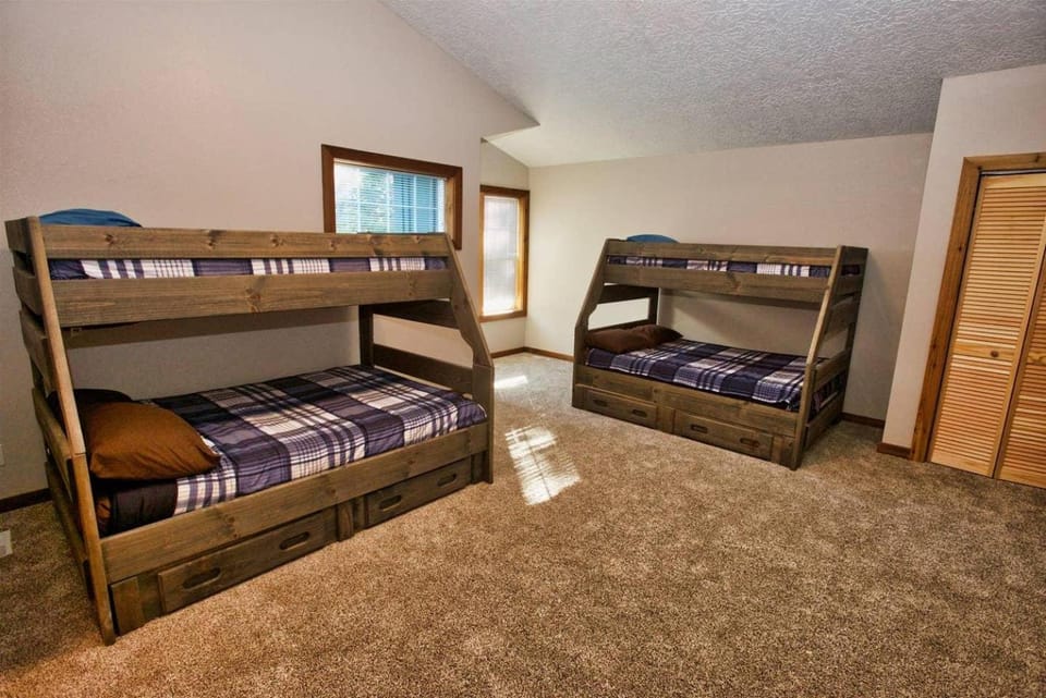 Peace in the Pines by Casago McCall - Donerightmanagement House in McCall