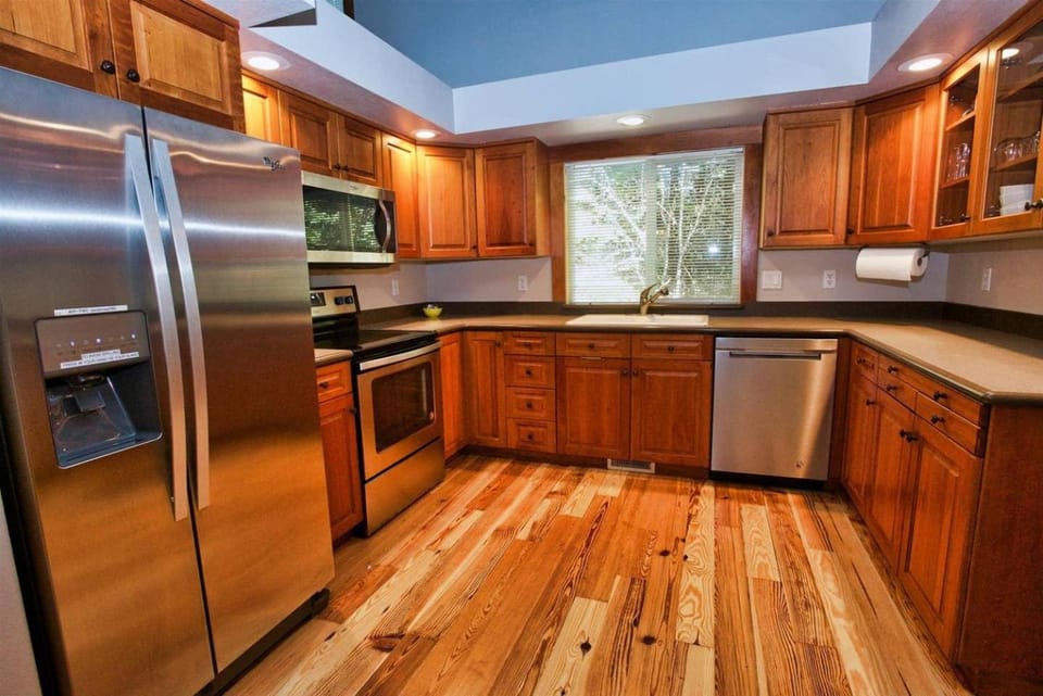 Peace in the Pines by Casago McCall - Donerightmanagement House in McCall