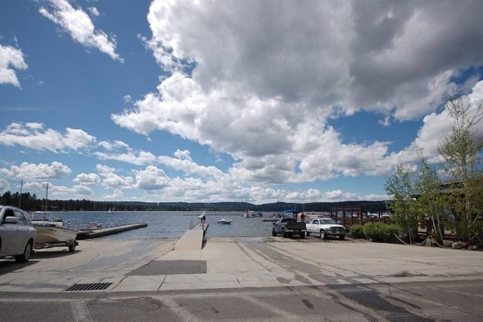Downtown Lakeview Villa Townhome by Casago McCall - Donerightmanagement House in McCall