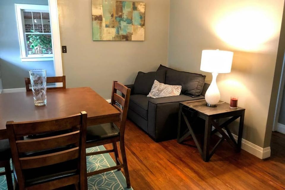 Seating area, Dining area