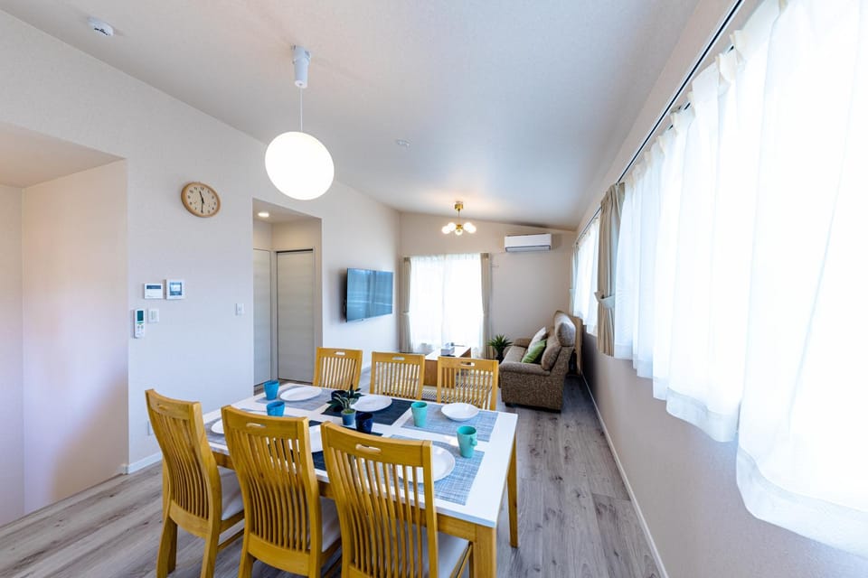 Seating area, Dining area