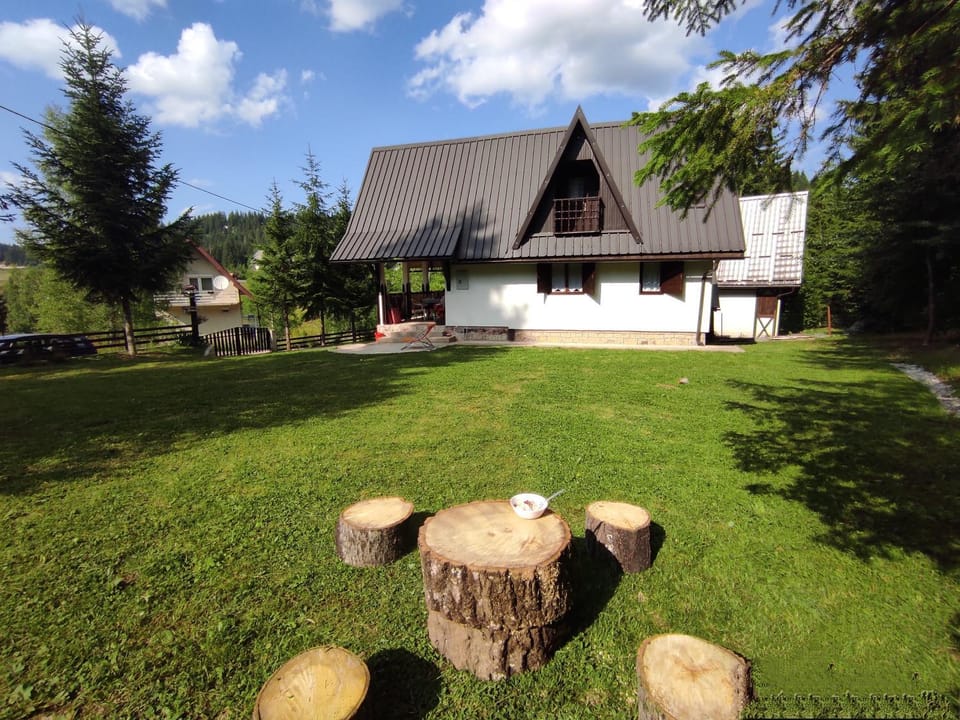 Vila Dunja Zlatar House in Zlatibor District, Serbia