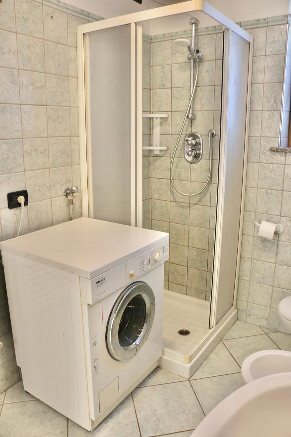Shower, Bathroom, washing machine