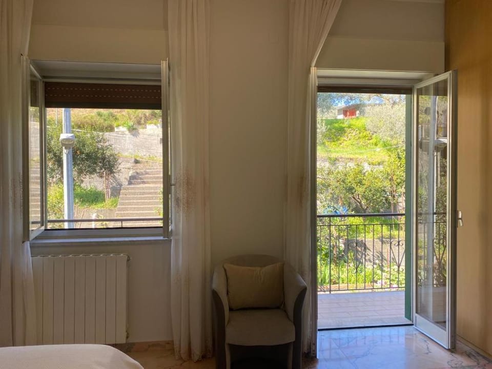 Balcony/Terrace, Bedroom, Garden view