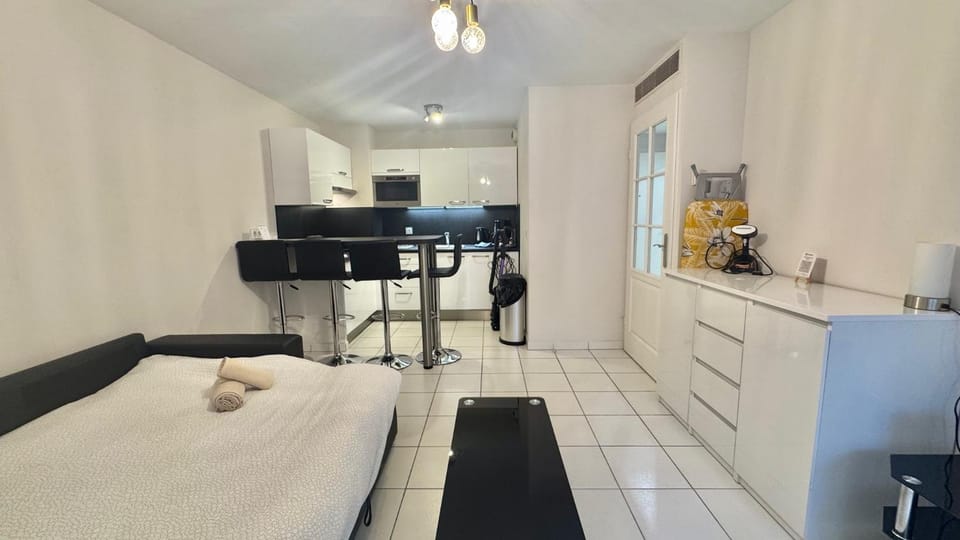 Bed, Kitchen or kitchenette, Living room, Seating area, Dining area, minibar, stove