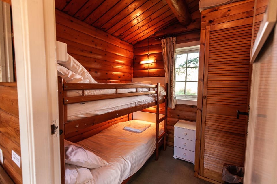 Log Cabin nr Coed y brenin By Seren Short Stays Cabin in Trawsfynydd