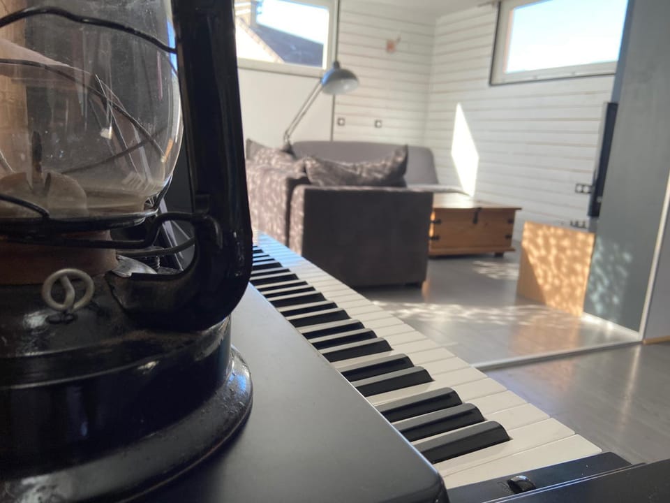 Communal lounge/ TV room, Living room, Seating area