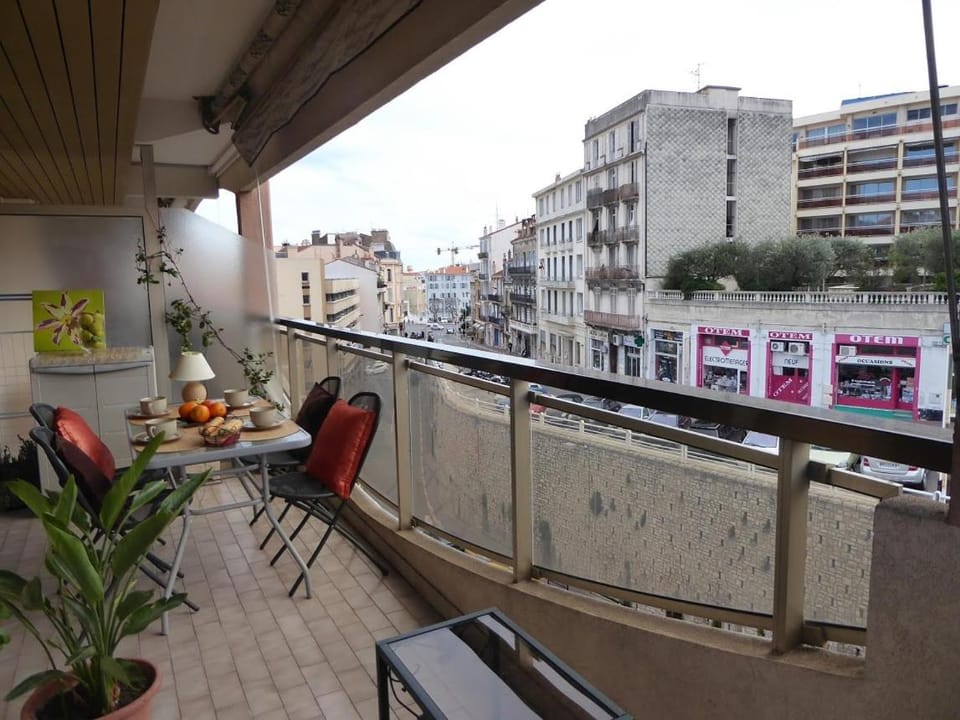 Mimosa Apartment in Cannes