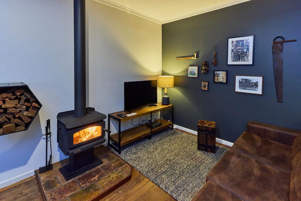 TV and multimedia, Living room, fireplace
