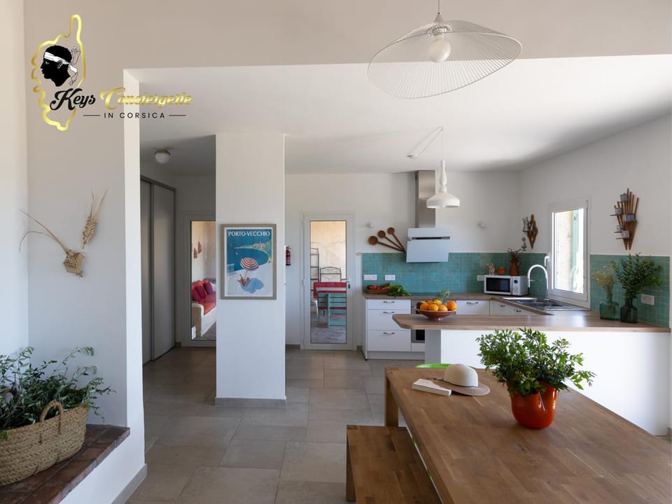 Kitchen or kitchenette, Dining area, dishwasher, oven, pet friendly, stove