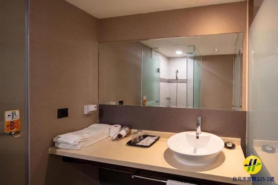 Bathroom, towels