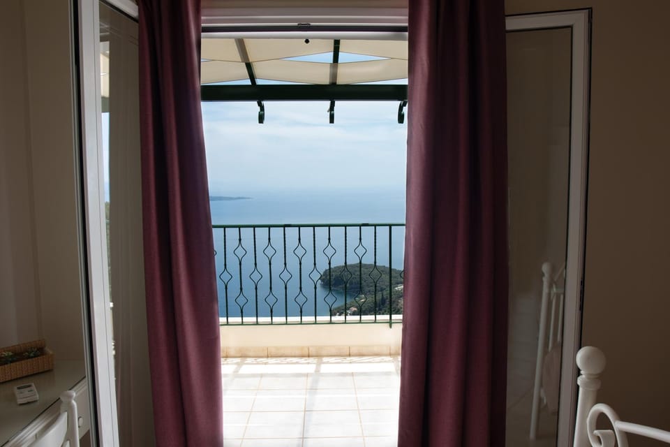View (from property/room), Balcony/Terrace, Bedroom, Sea view