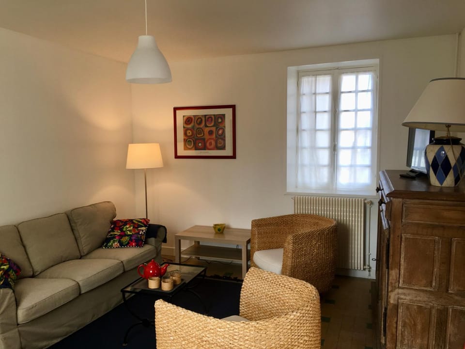 TV and multimedia, Seating area