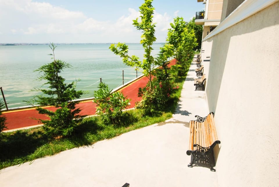 Garden, Lake view