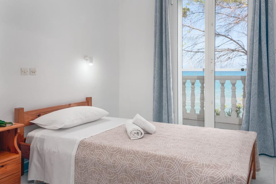 Bed, Sea view