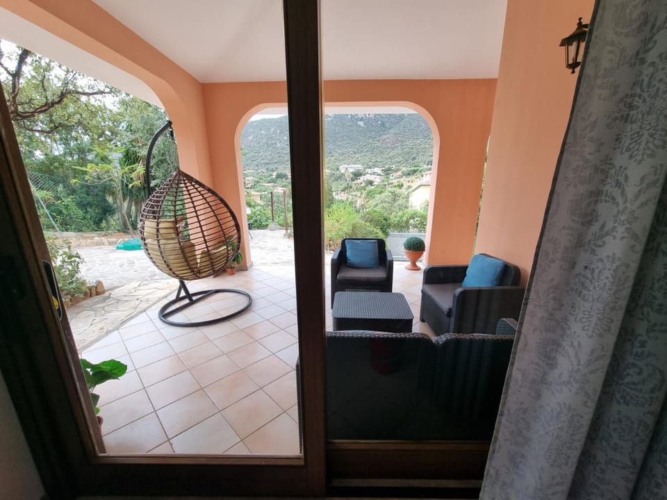 Bed, Garden, View (from property/room), Balcony/Terrace, Living room, Seating area, Garden view