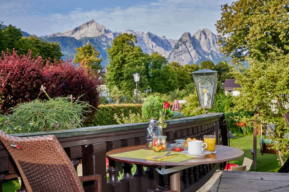 Restaurant/places to eat, View (from property/room), Balcony/Terrace, Mountain view, Breakfast