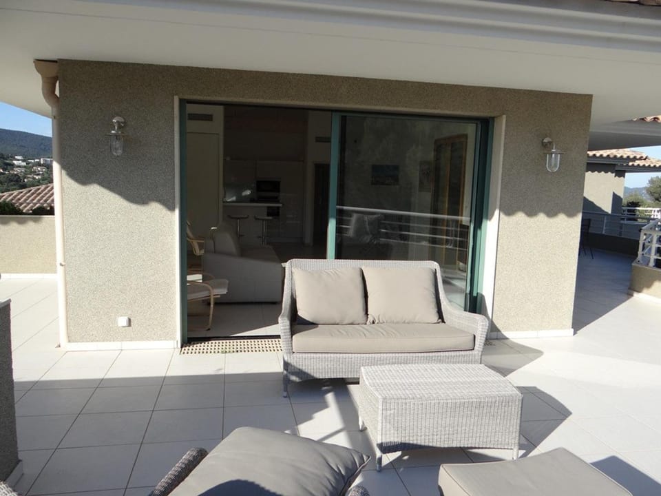 Superbe Penthouse T3 Climatisé avec Garage à Cavalaire-sur-Mer - FR-1-100-226 Apartment in Cavalaire-sur-Mer