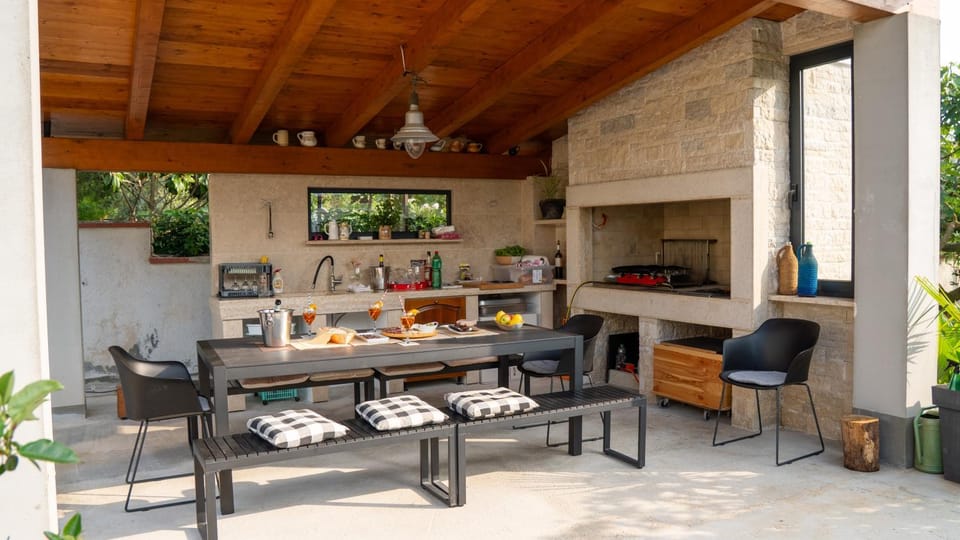 BBQ facilities, Seating area