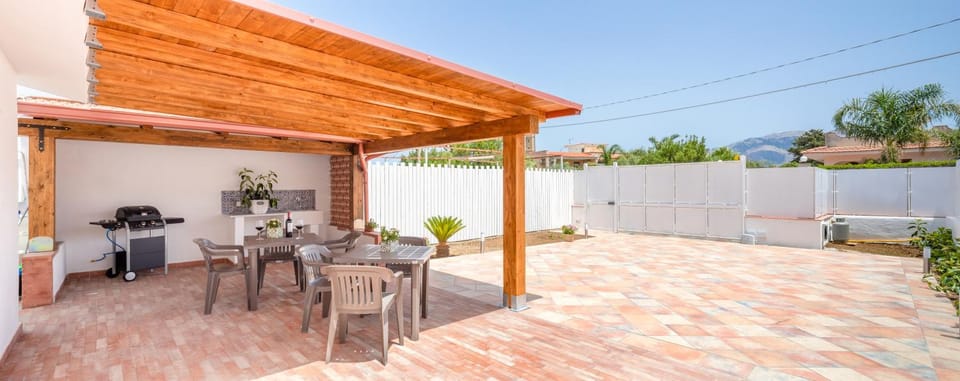 Patio, BBQ facilities, City view