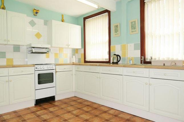 Kitchen or kitchenette, Communal kitchen