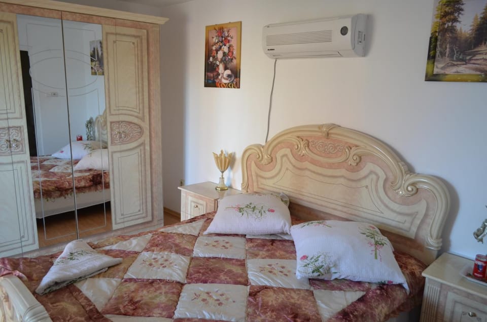 Vila Costel&Mirela Bed and Breakfast in Constanța County