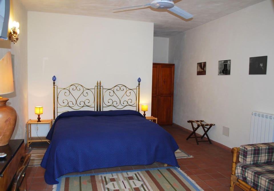 Bed, fireplace