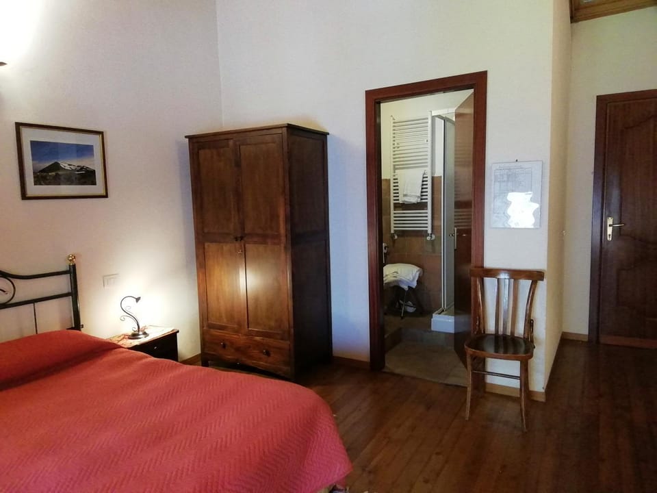 Bed, Photo of the whole room, Bedroom, wardrobe