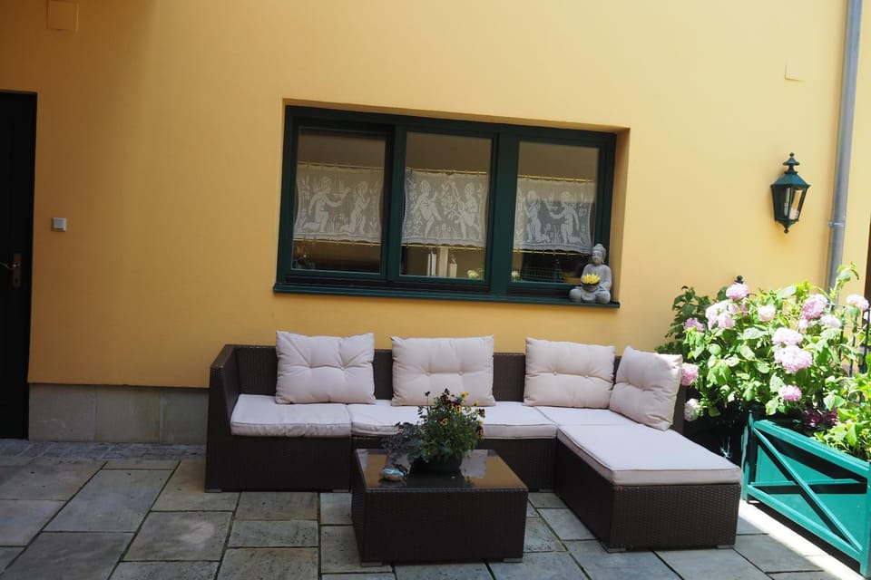 Patio, Seating area