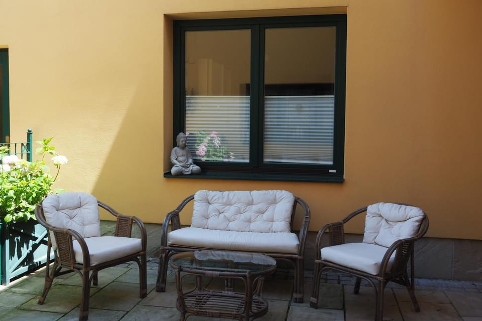 Patio, Seating area